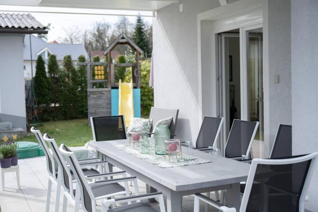 Schoenes Ferienhaus Mit Garten Pörtschach am Wörthersee Eksteriør bilde